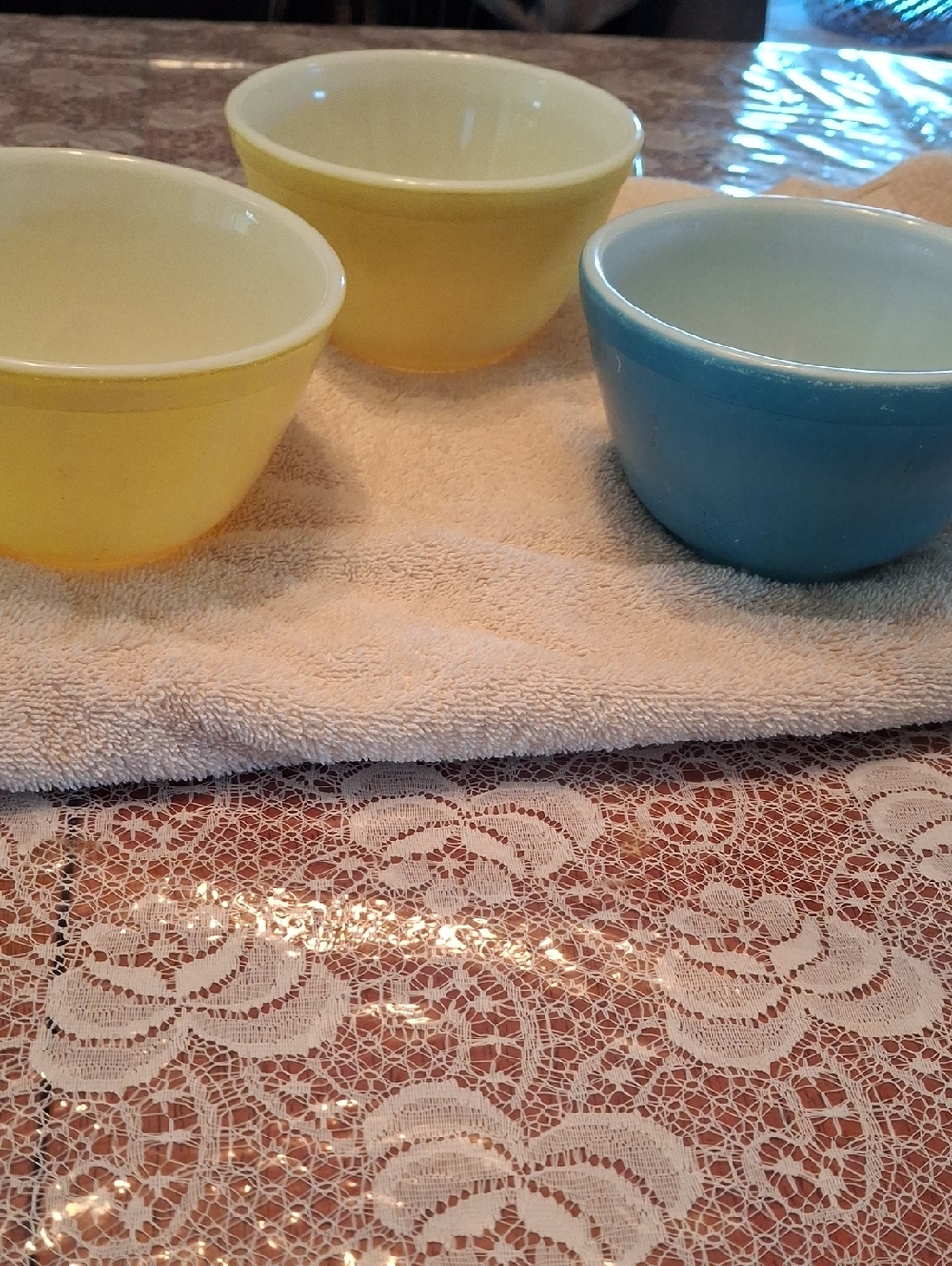 Pyrex Yellow and Blue Nesting Mixing Bowls